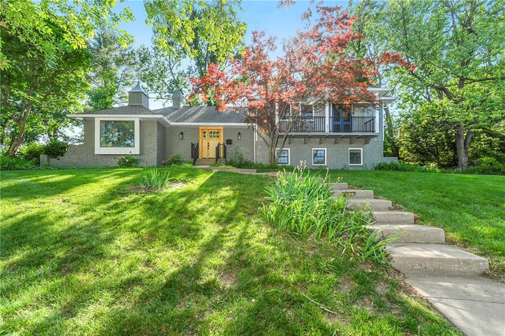 Cherokee Ln, Leawood, KS 66206