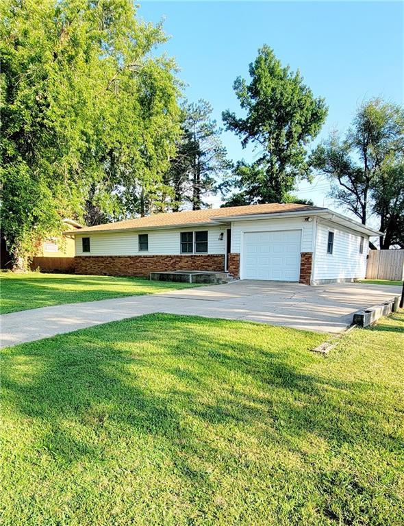 E Garfield St, Iola, KS 66749