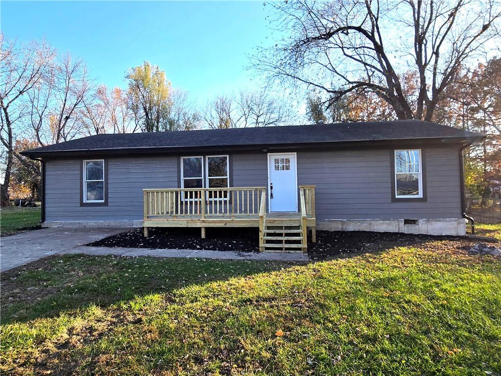 W Kelly Ave, Leeton, MO 64761