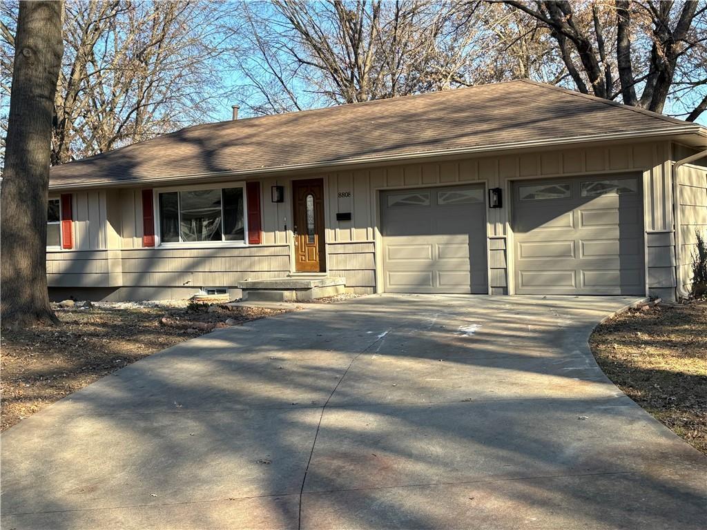 E 84th Ter, Raytown, MO 64138