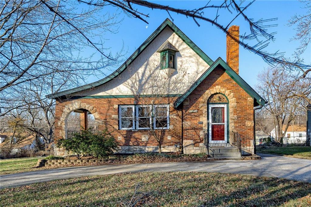 Walnut St, Kansas City, MO 64114