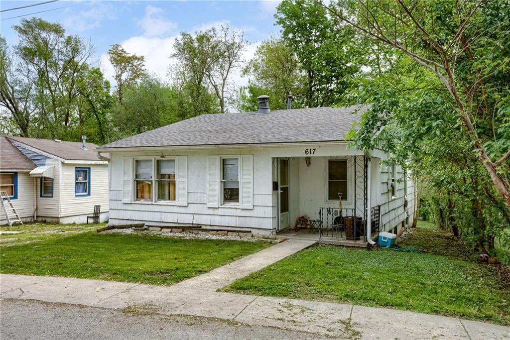 S Lake Dr, Independence, MO 64053