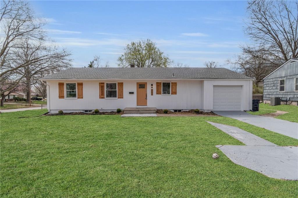 W 90th Ter, Kansas City, MO 64114