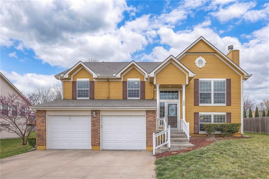 Eagle Glen Dr, Raymore, MO 64083