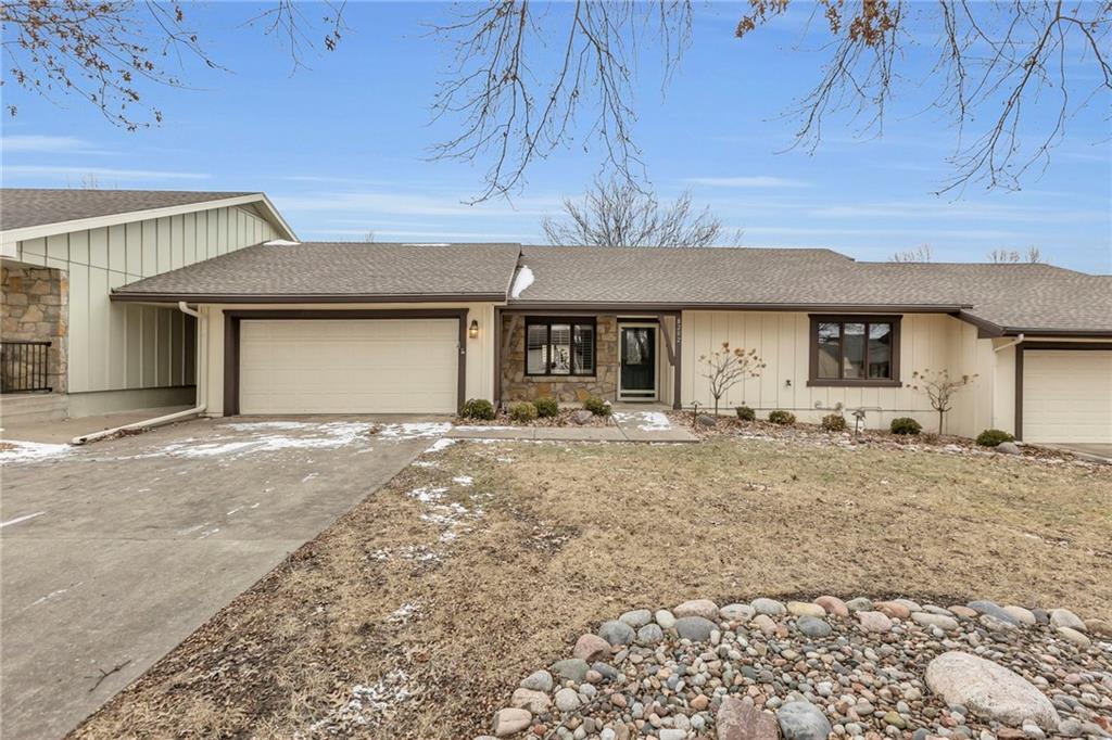 E 189th Ter, Belton, MO 64012
