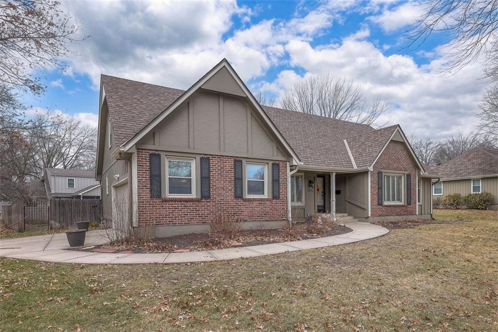 Cedar Dr, Prairie Village, KS 66207