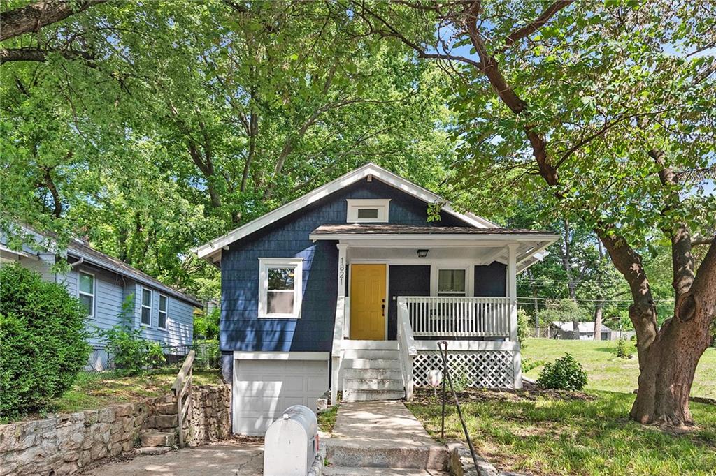 S Hawthorne Ave, Independence, MO 64052