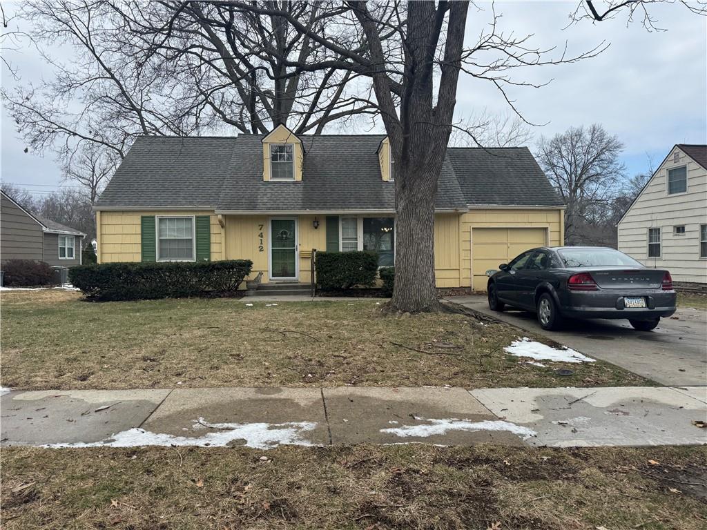 Village Dr, Prairie Village, KS 66208