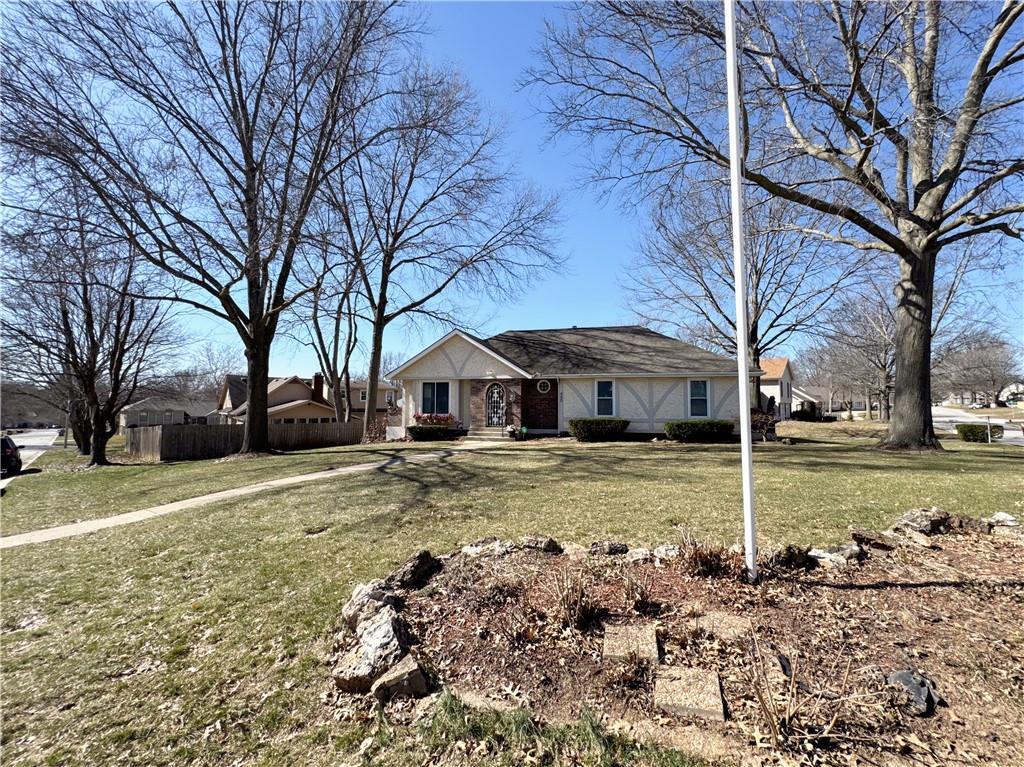 Nw Roanoke Dr, Blue Springs, MO 64015