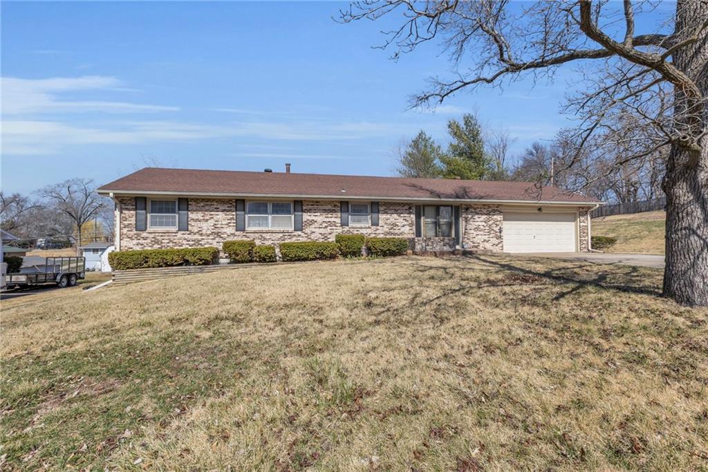Nw Blue Grass Dr, Kansas City, MO 64152