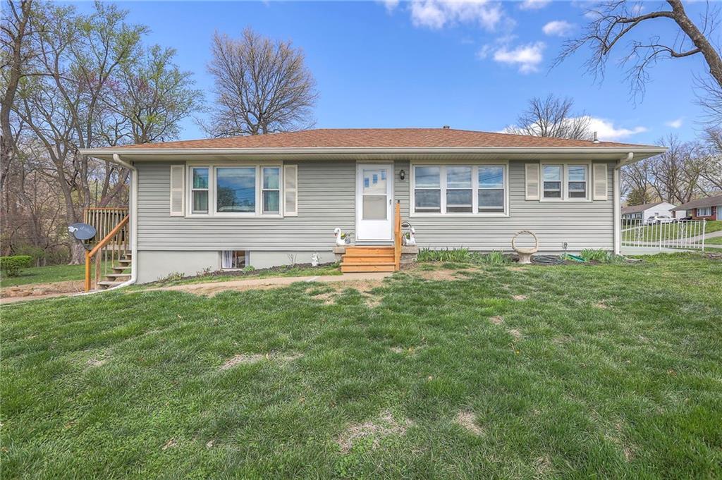 N Woodland Ave, Kansas City, MO 64118