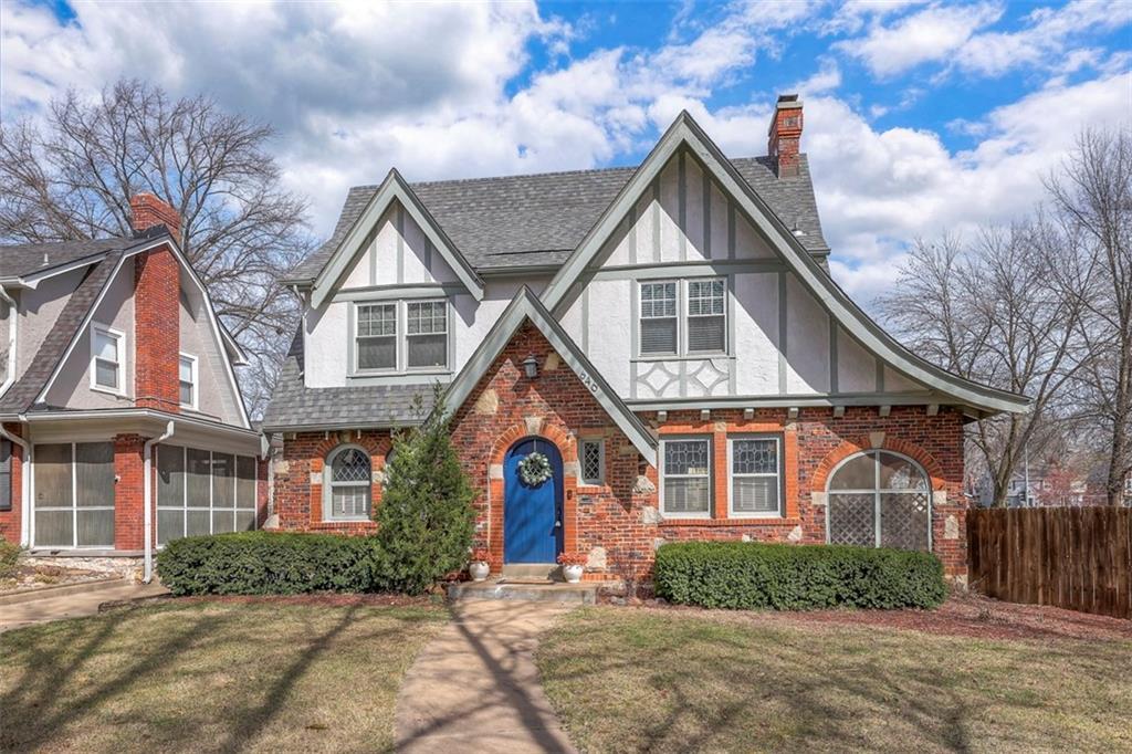 E 71st Ter, Kansas City, MO 64131