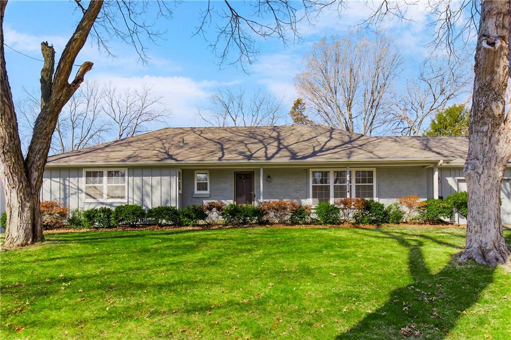 Wenonga Rd, Leawood, KS 66206