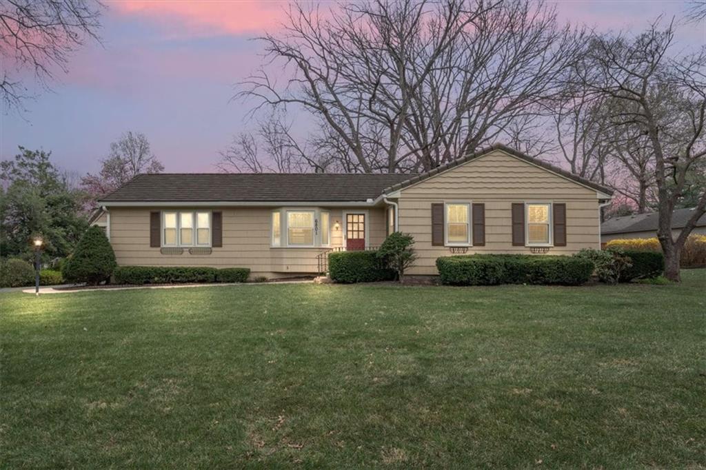 Beverly St, Overland Park, KS 66204
