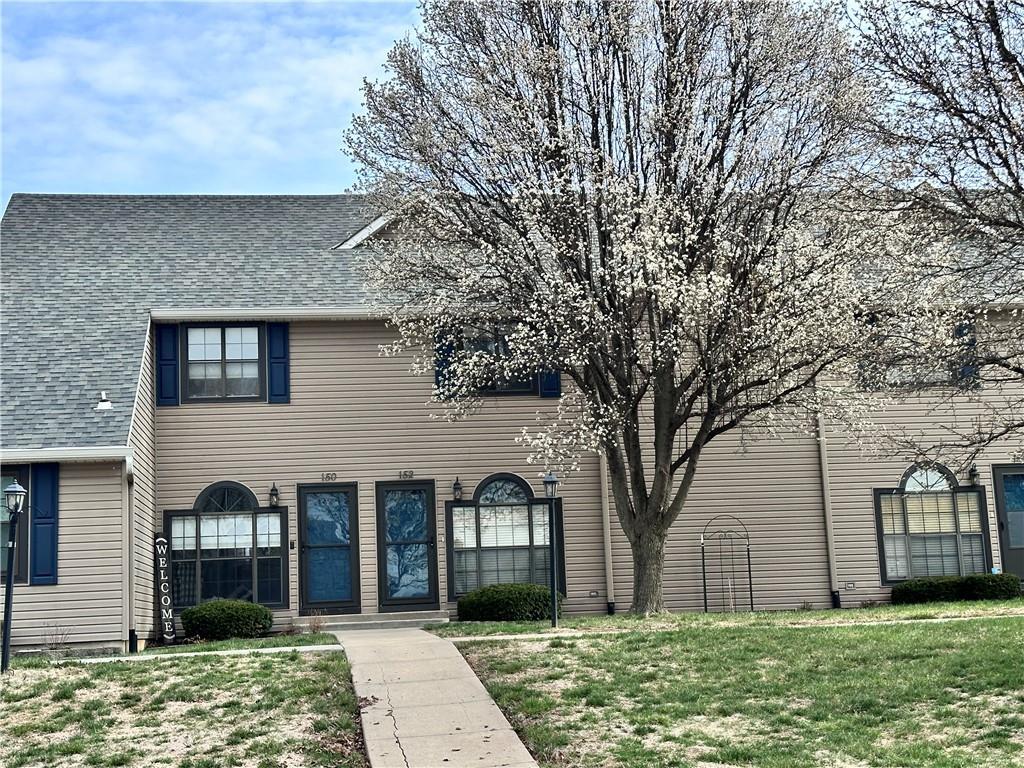 Stonebridge Ln, Smithville, MO 64089