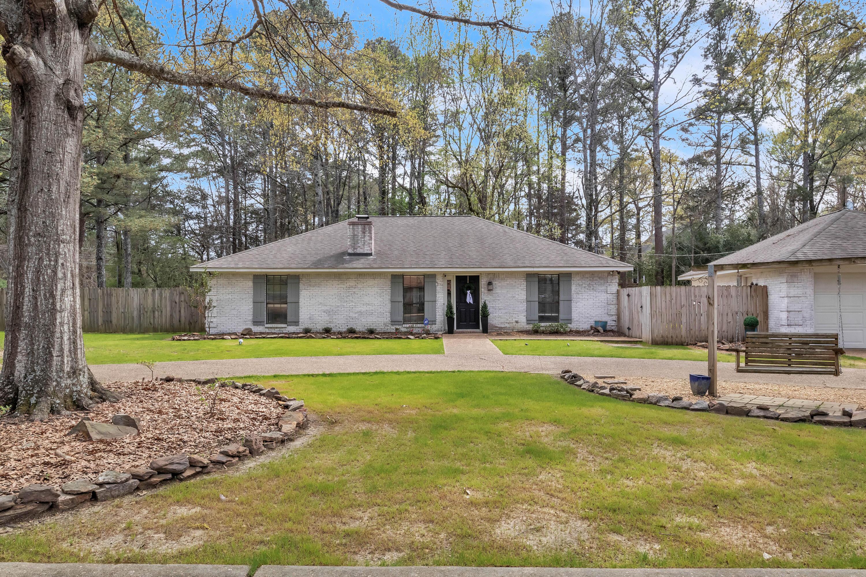 Willow Bend Dr, Starkville, MS 39759