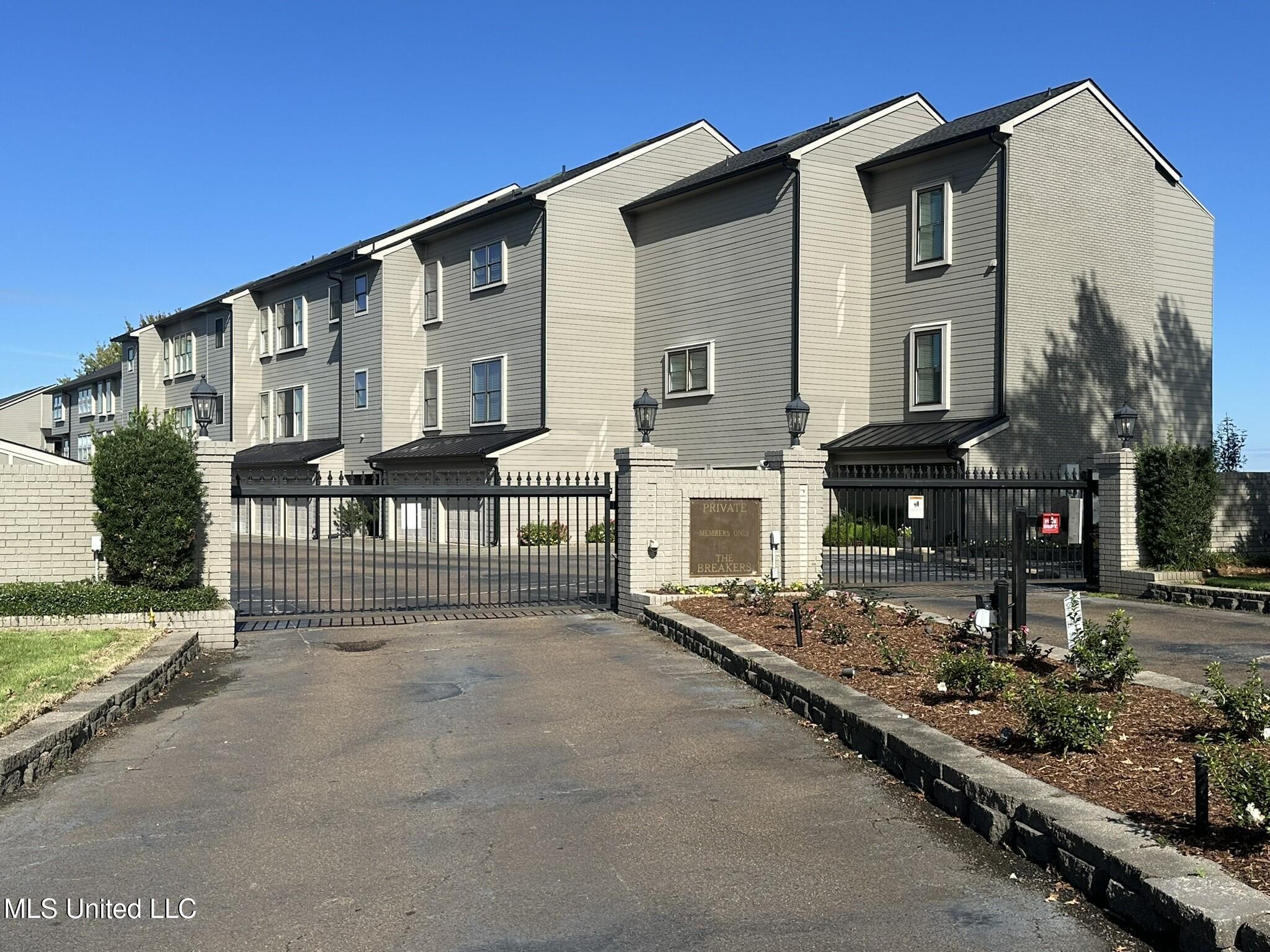 Breakers Ln, Ridgeland, MS 39157