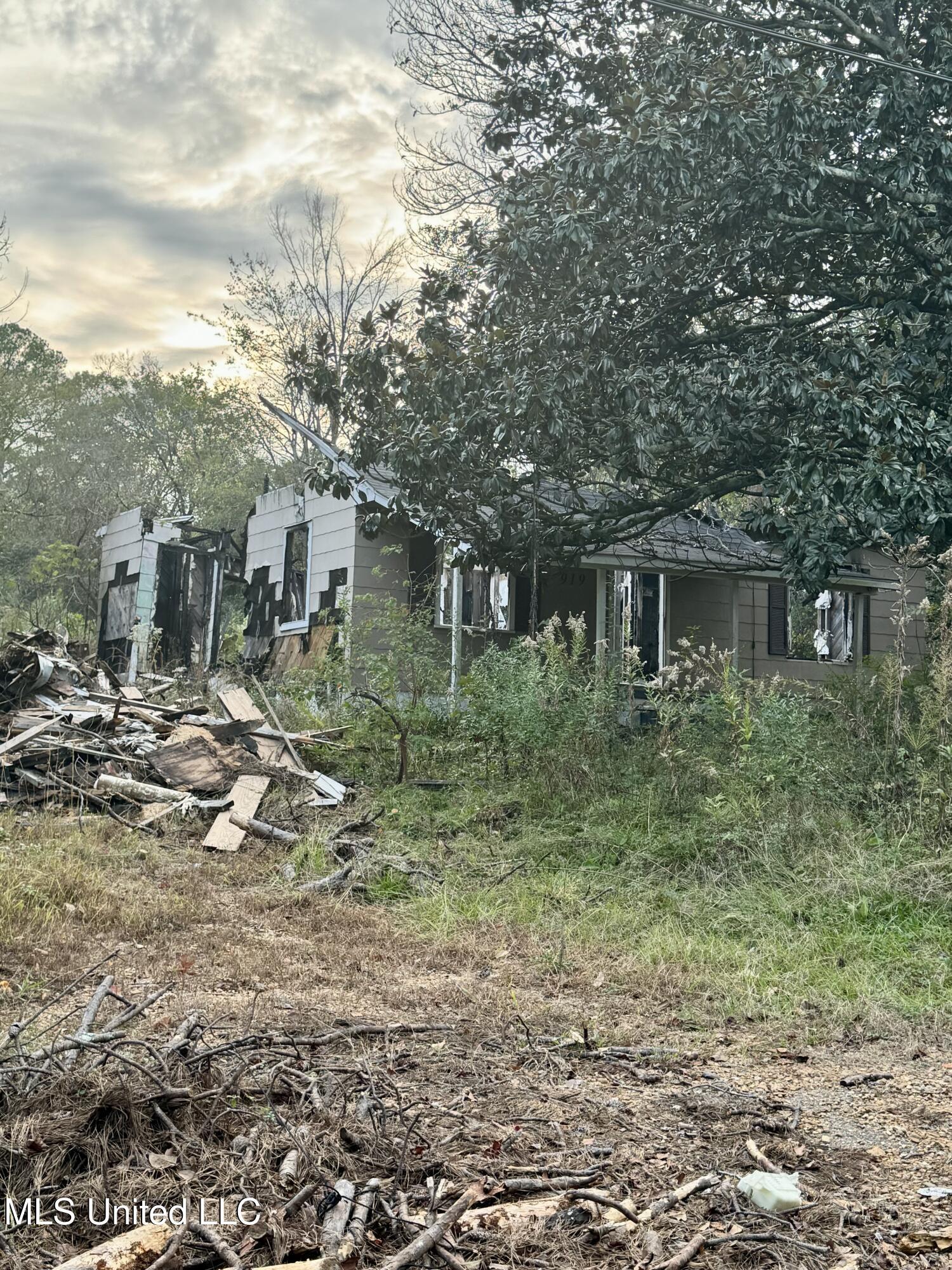 Combs St, Jackson, MS 39204