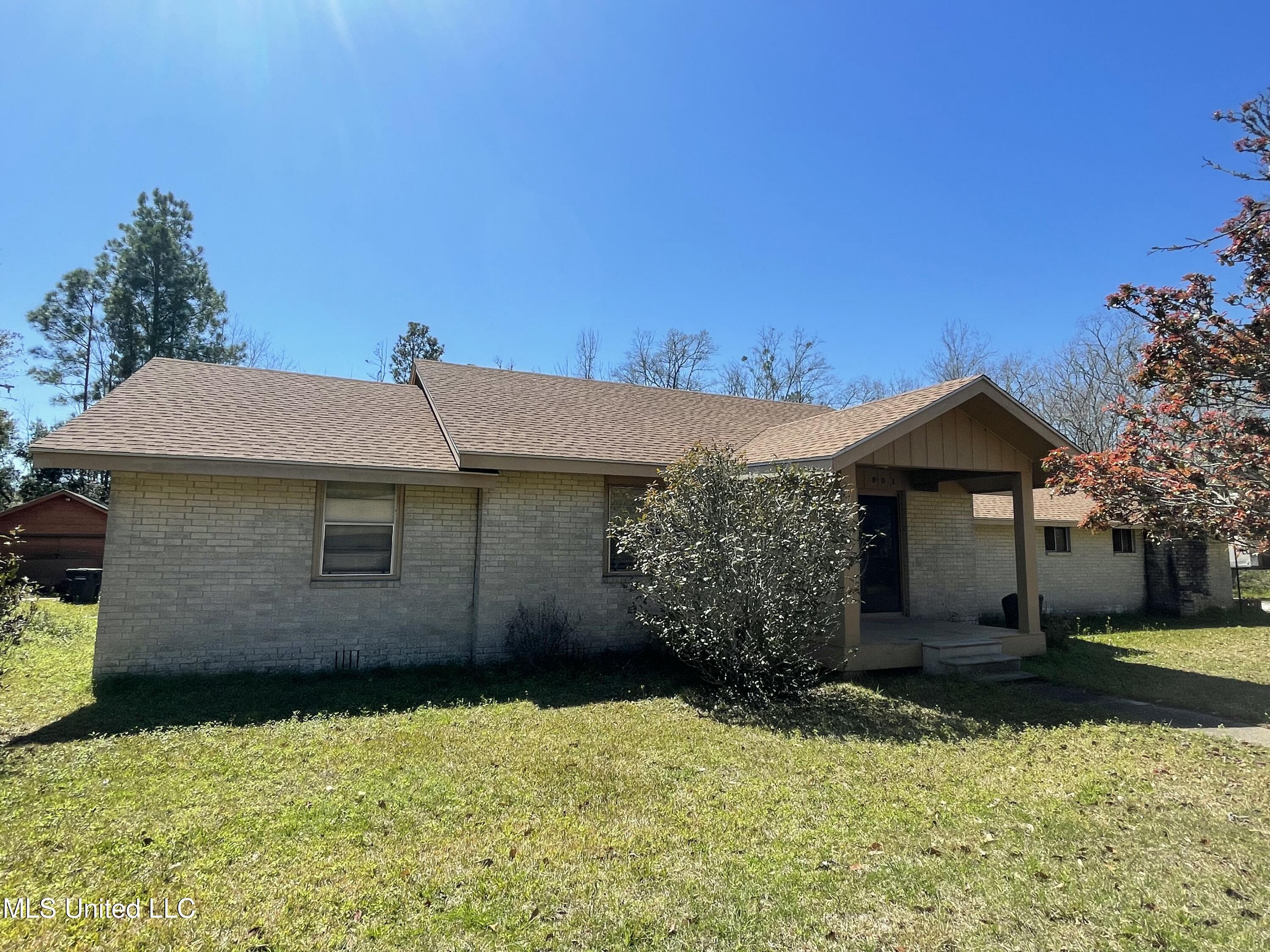 De La Pointe Dr, Gautier, MS 39553