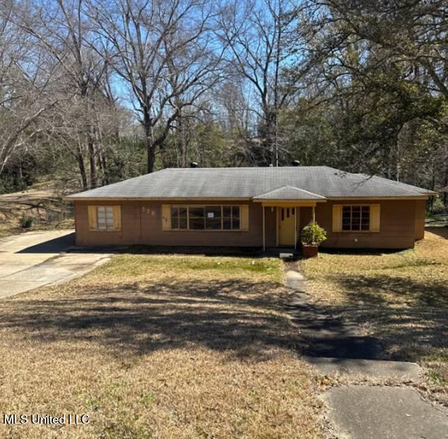 Hillside Dr, Vicksburg, MS 39180