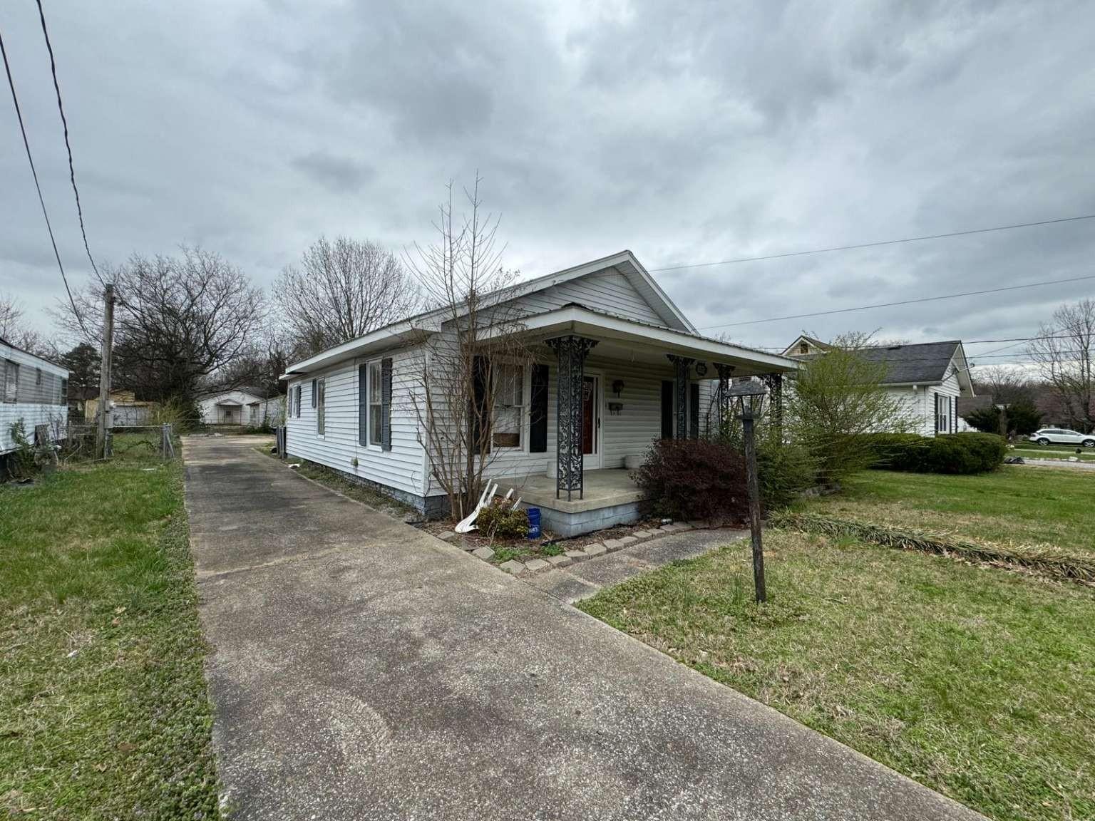 Markham Ave, Paducah, KY 42003