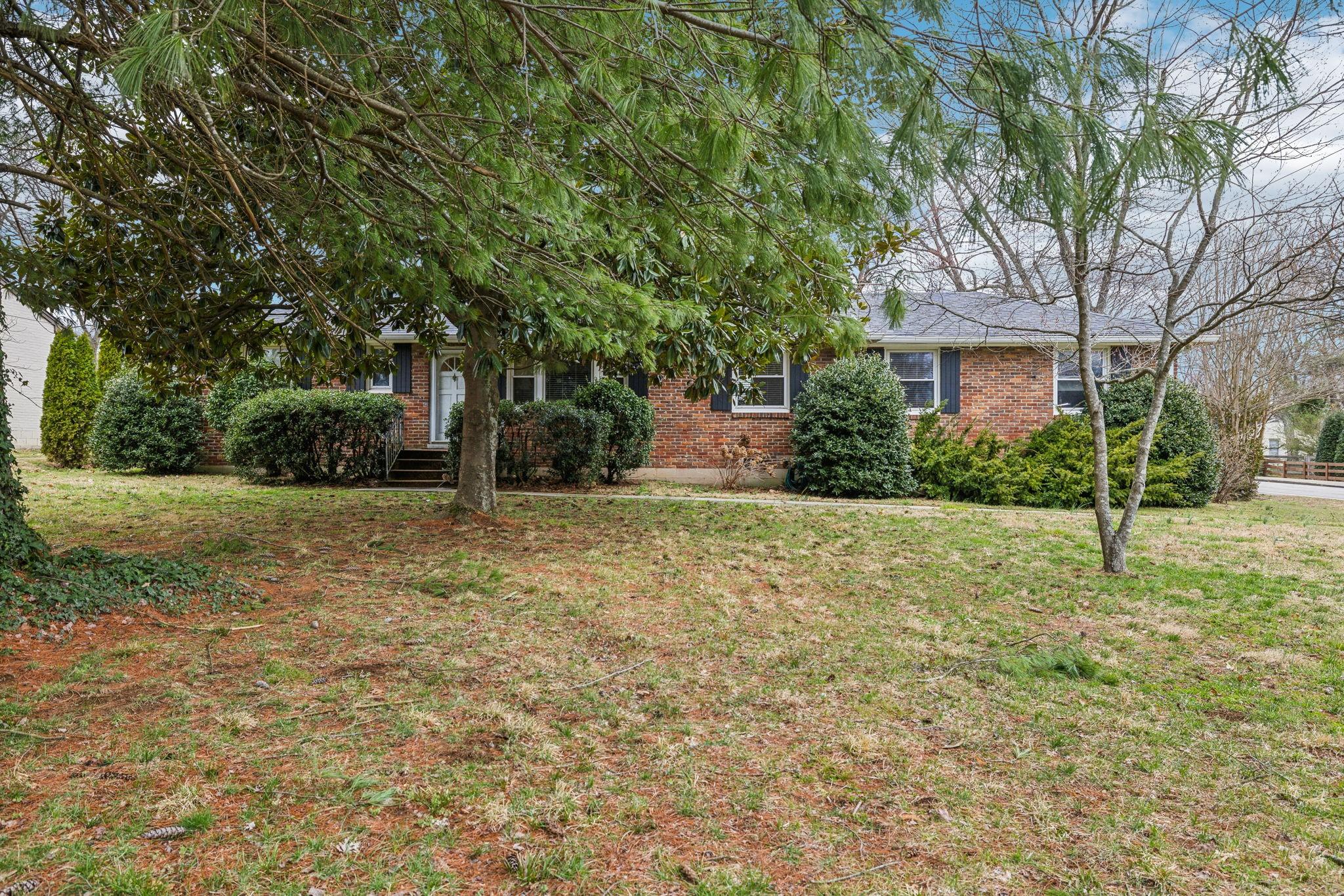 Rochelle Dr, Nashville, TN 37220