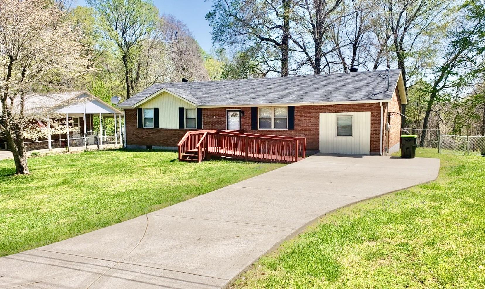 Lennox Rd, Clarksville, TN 37042