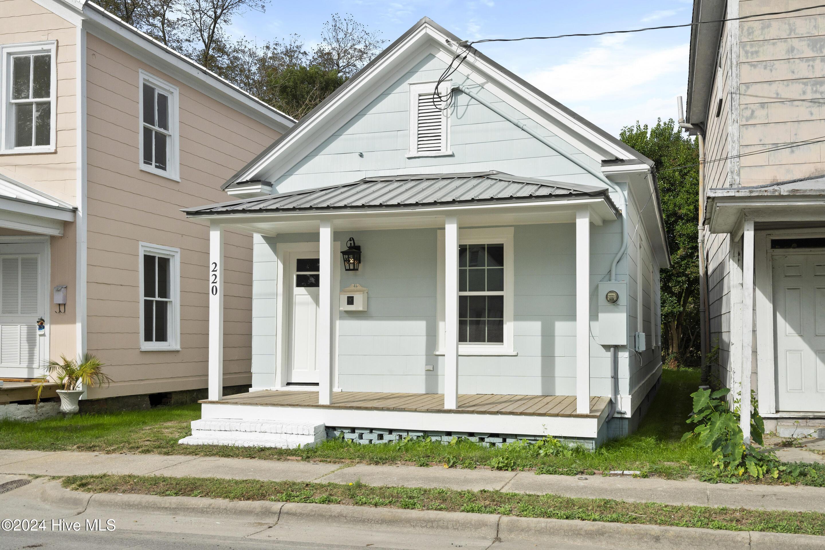 N Hickory Ave, Mundelein, IL 60060