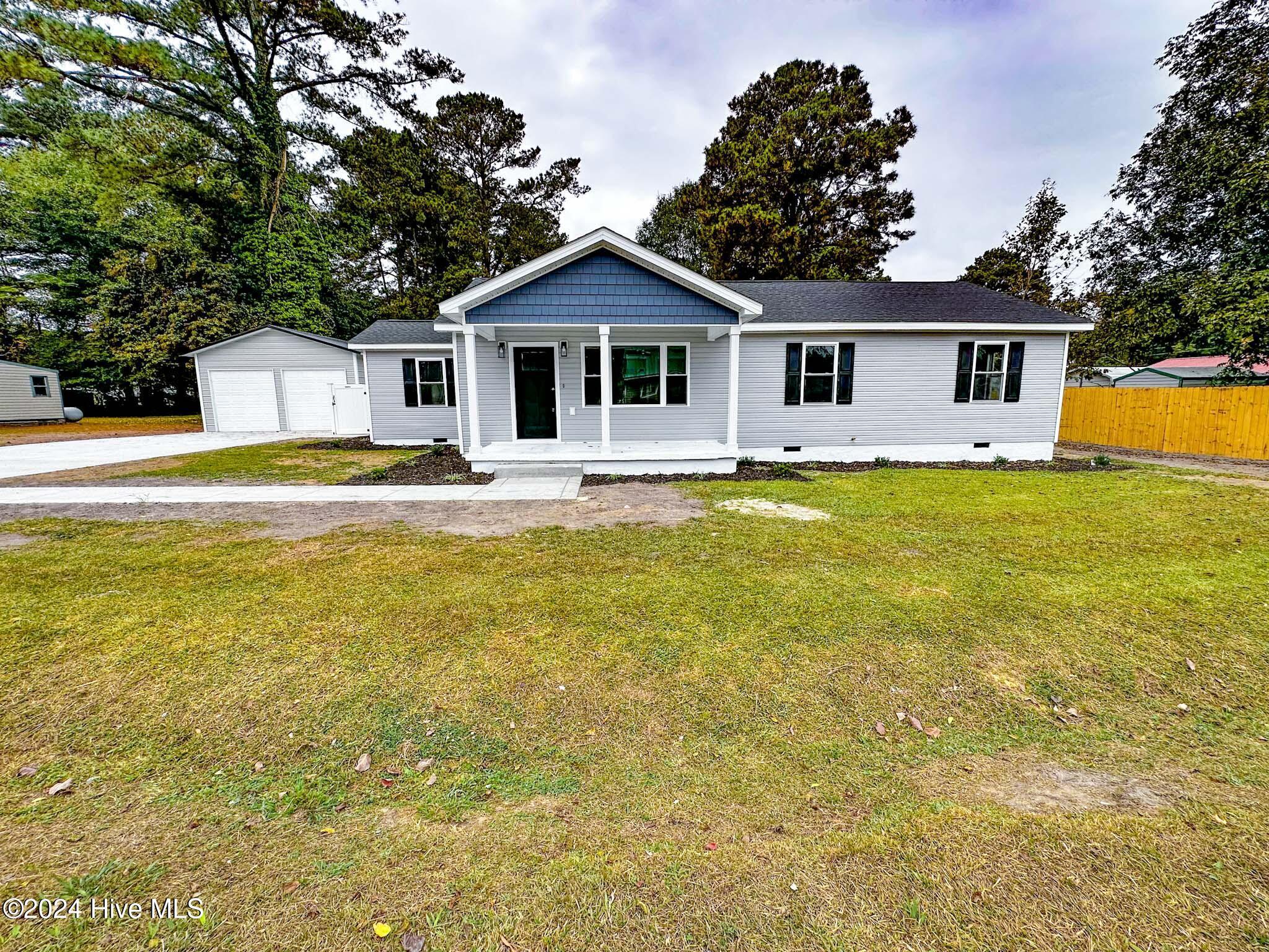 Powers St, Clinton, NC 28328