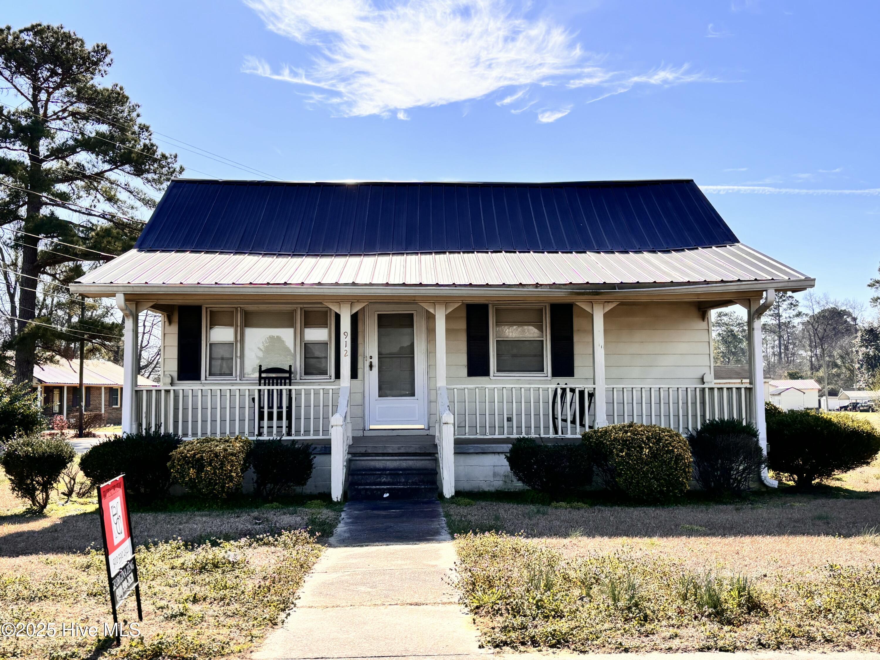 College St, Clinton, NC 28328
