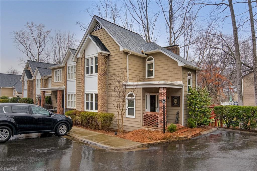 Fernhaven Cir, Winston Salem, NC 27104