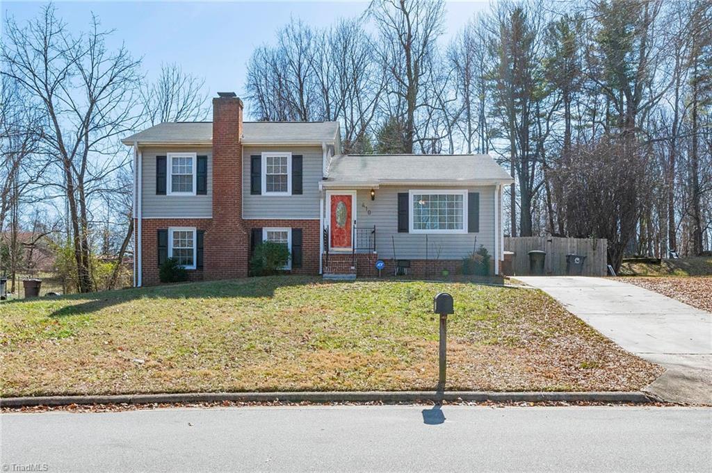 Woodlake Dr, Greensboro, NC 27406