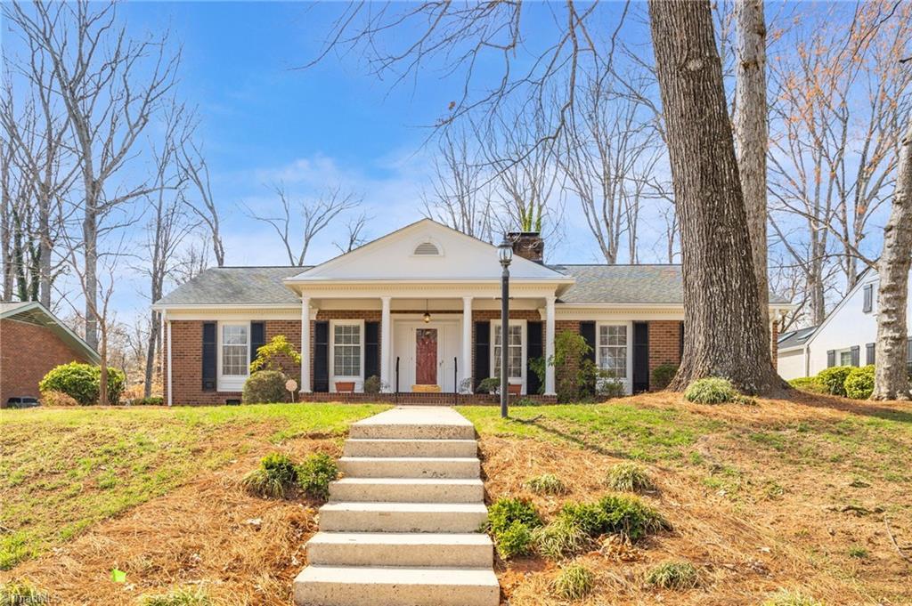 Montrose Dr, Greensboro, NC 27410