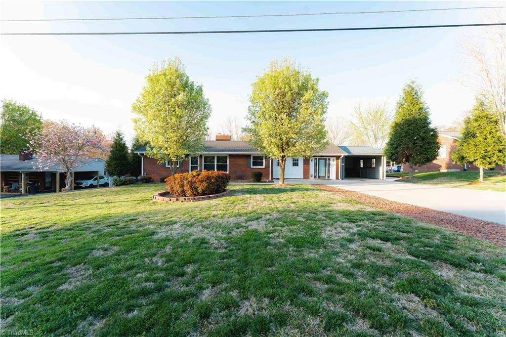 Rock Spring Dr, Winston Salem, NC 27105