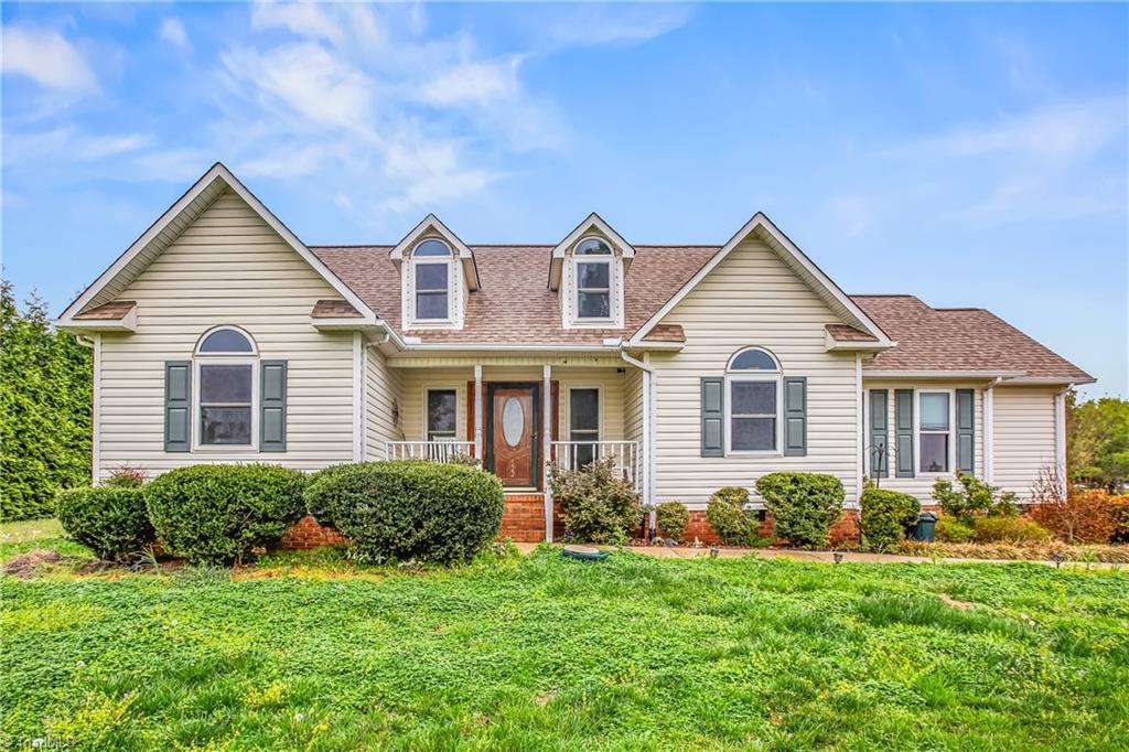 E Lake Dr, Mocksville, NC 27028