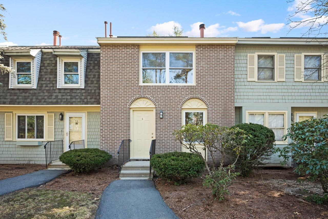Sentry Way, Merrimack, NH 03054