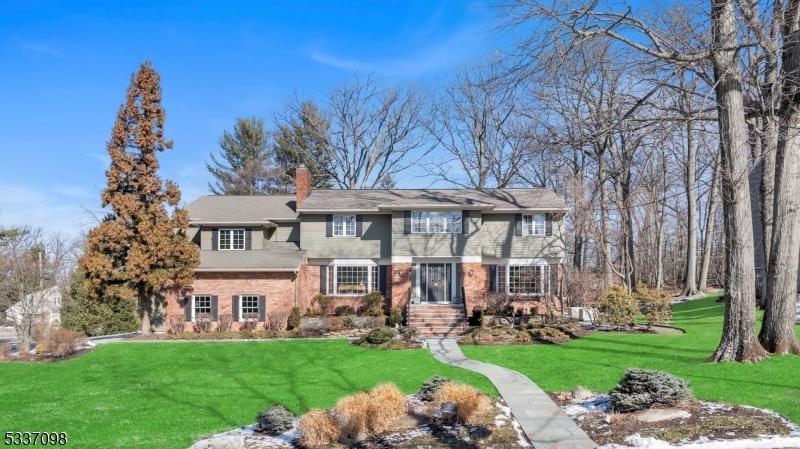 Maple Dr, Caldwell, NJ 07006