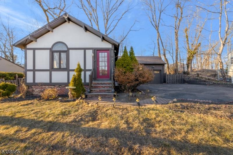 Emerson Ln, Warren, NJ 07059