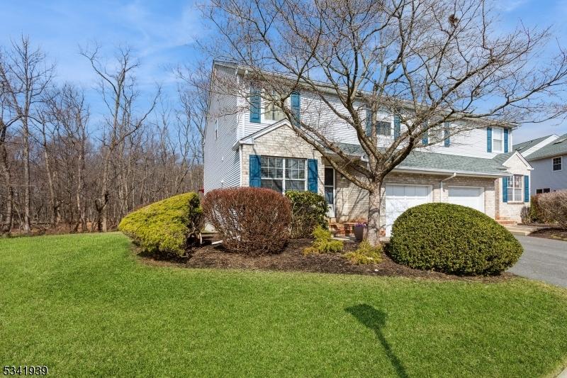 Hawthorn Dr, Edison, NJ 08820