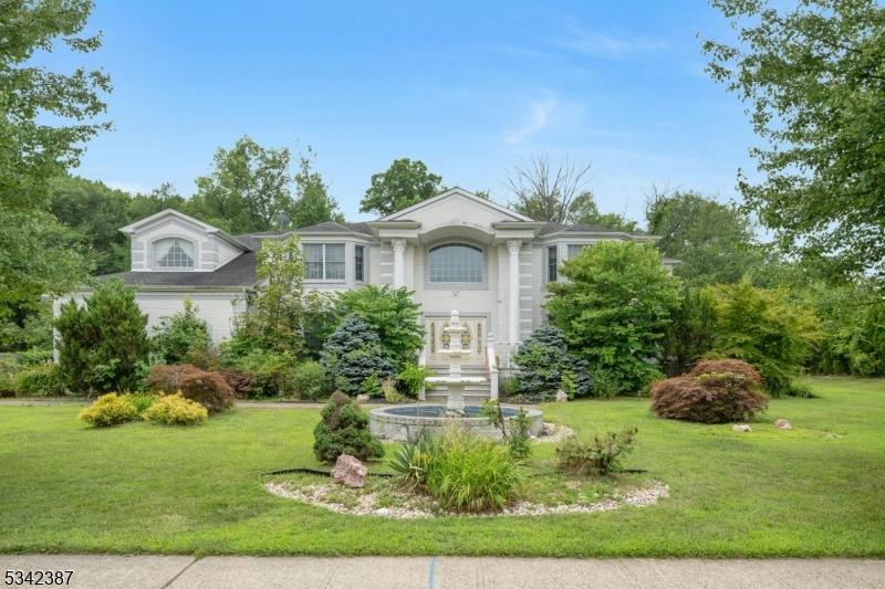Hyer Farm Rd, Roseland, NJ 07068