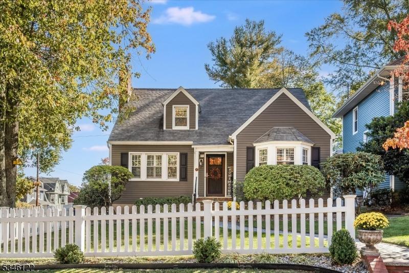 Grove Ave, Verona, NJ 07044
