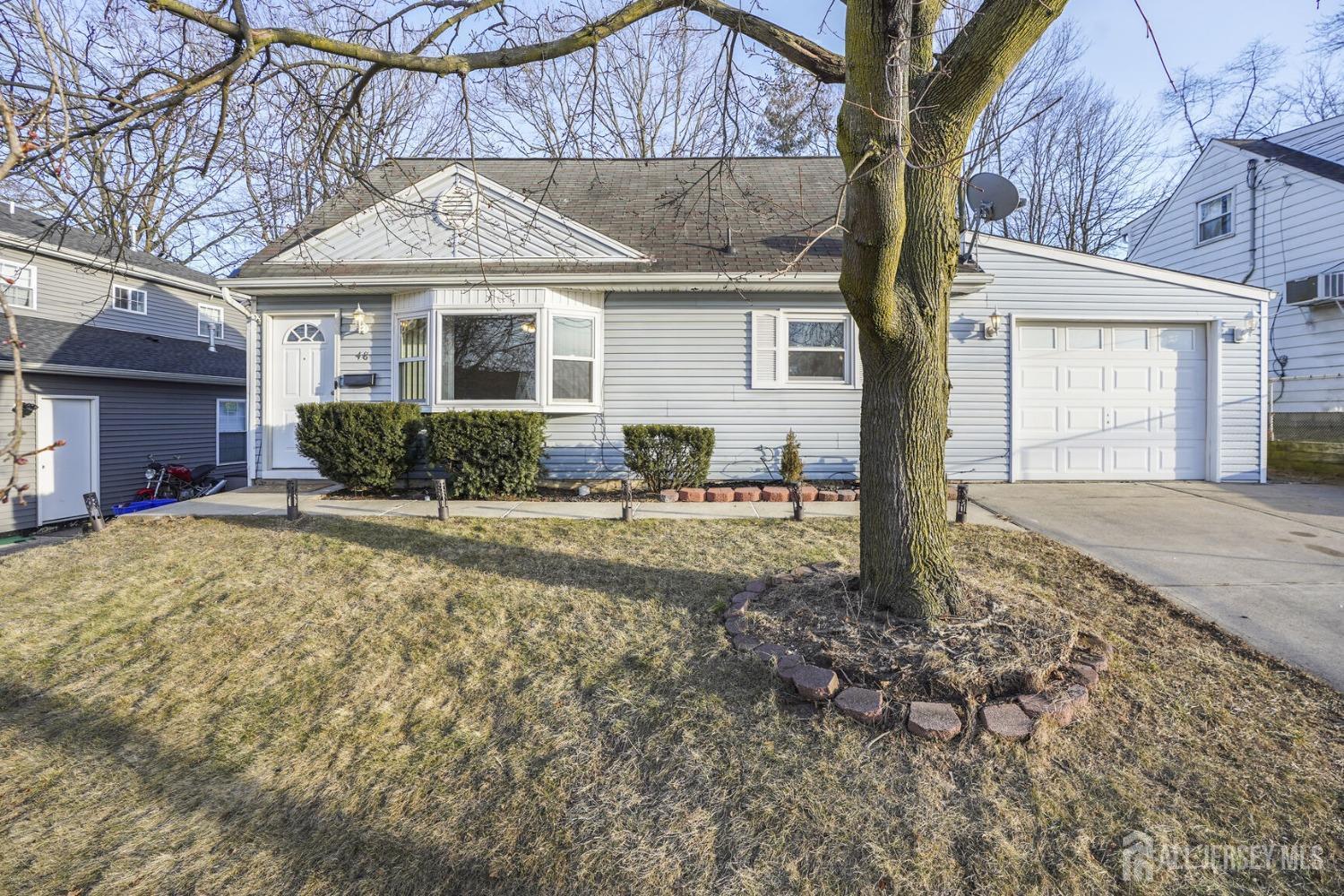 Pinetree Dr, Parlin, NJ 08859