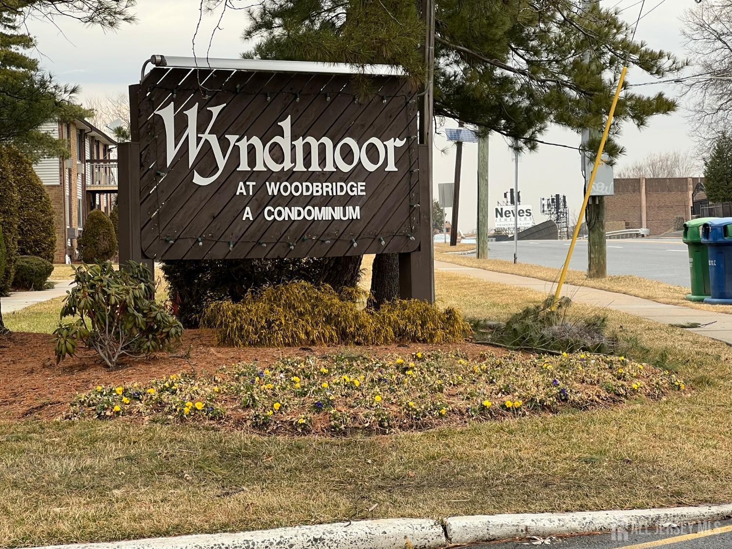 Cricket Ln, Woodbridge, NJ 07095
