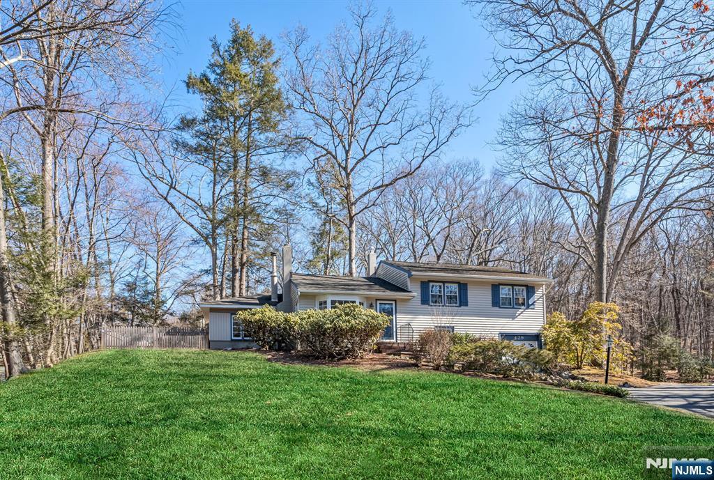 Pines Lake Dr E, Wayne, NJ 07470