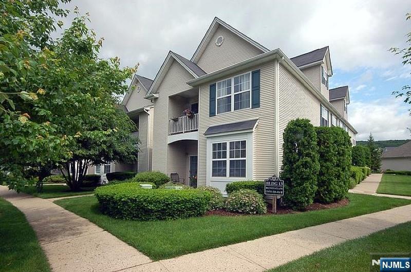 Cambridge Dr, Butler, NJ 07405