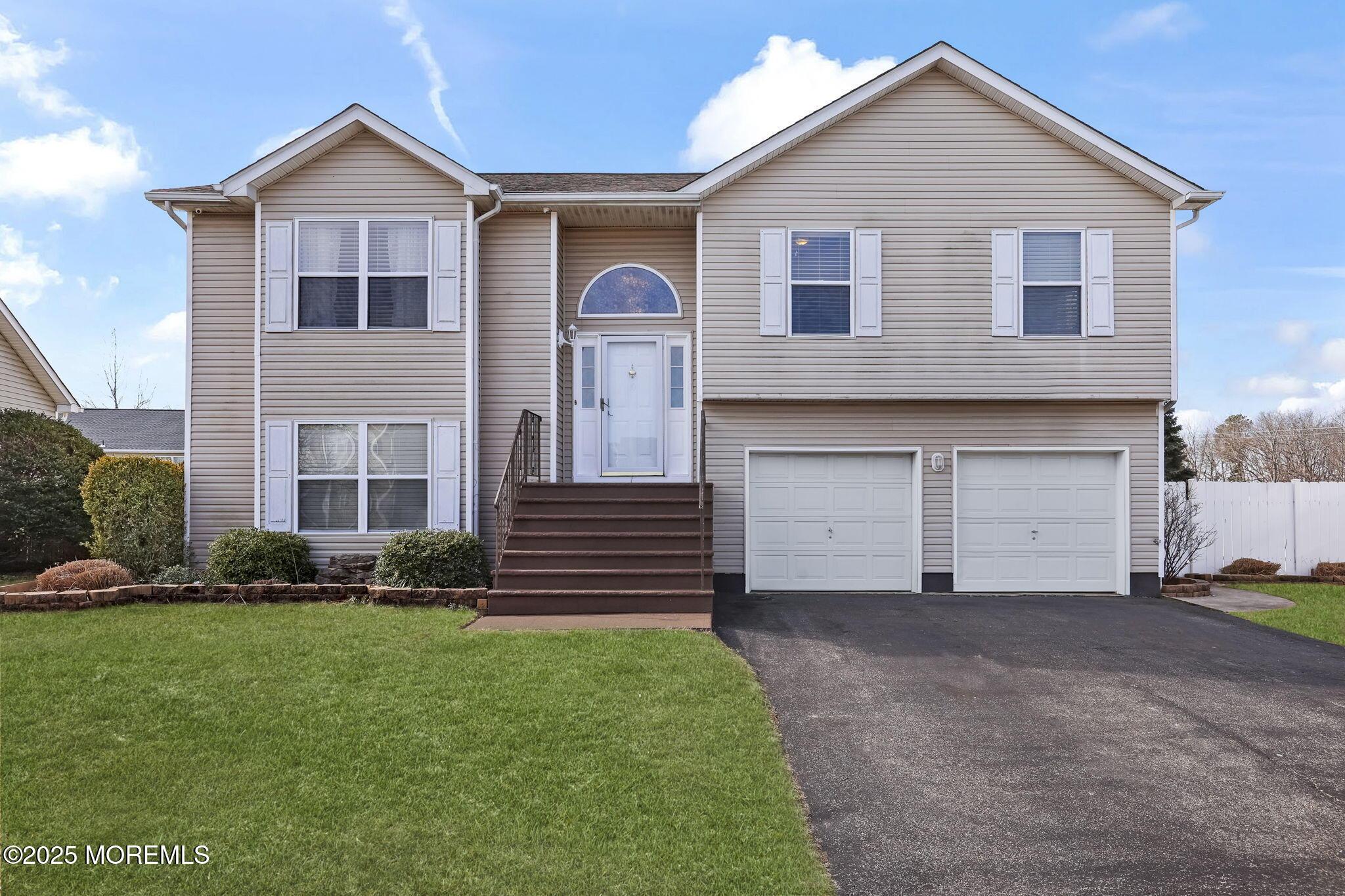 Deborah Ln, Howell, NJ 07731