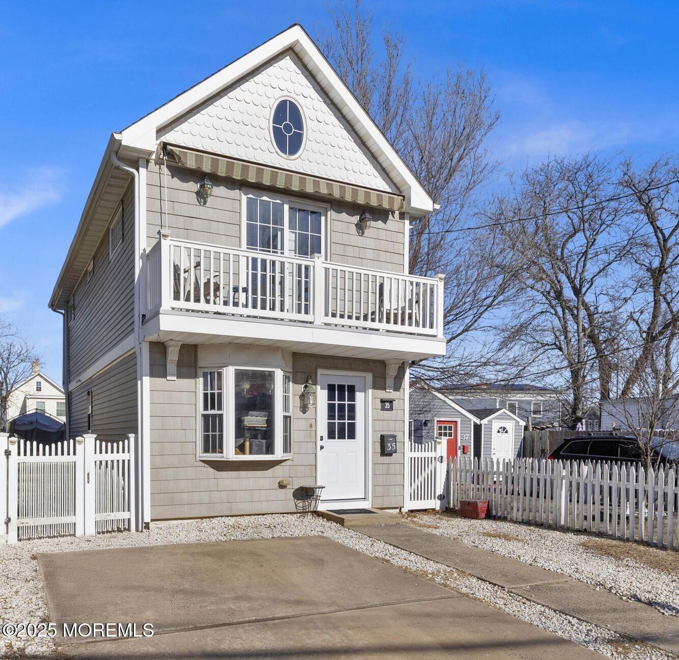 Myrtle Ave, Keyport, NJ 07735