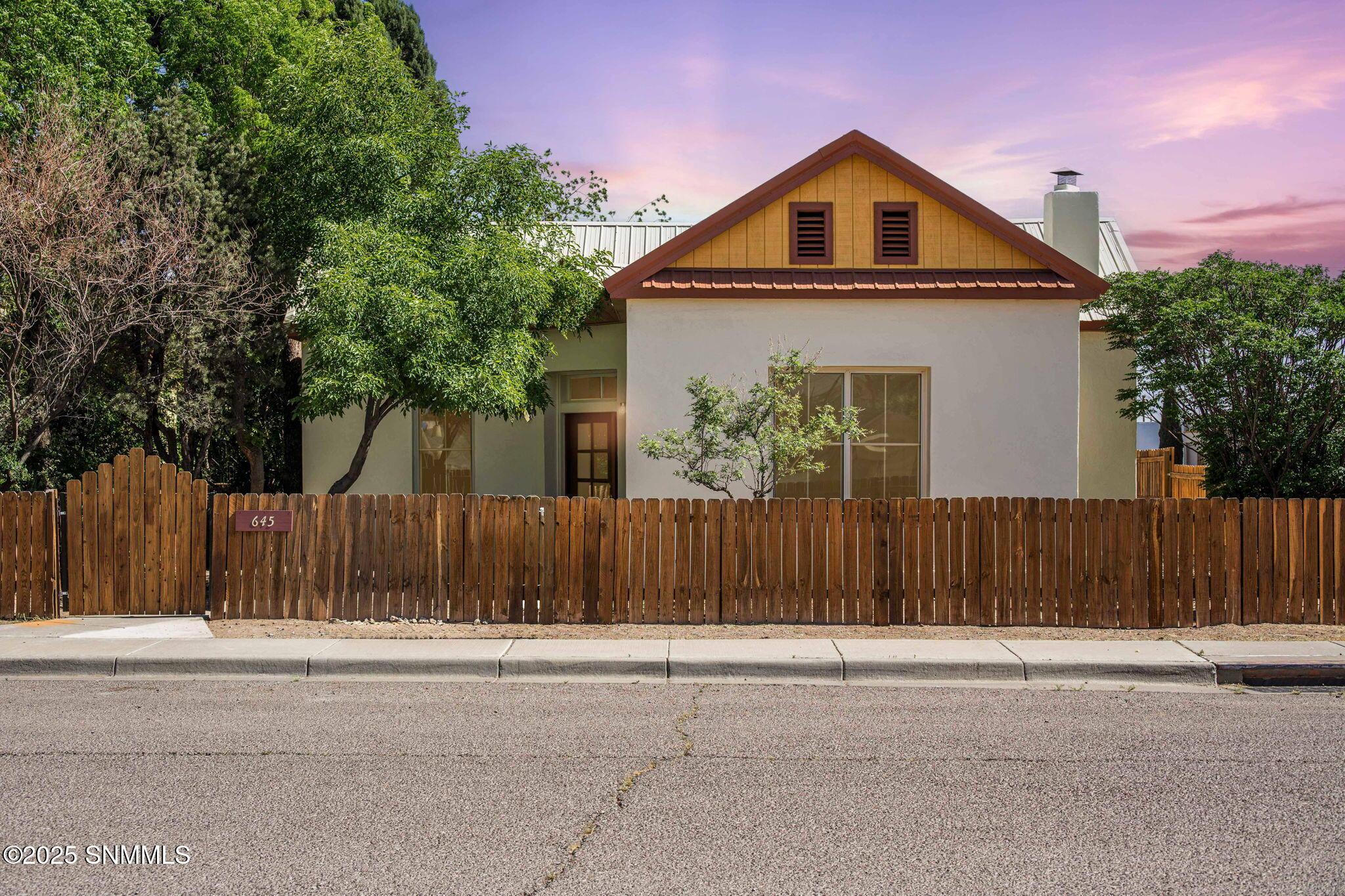 W May Ave, Las Cruces, NM 88005