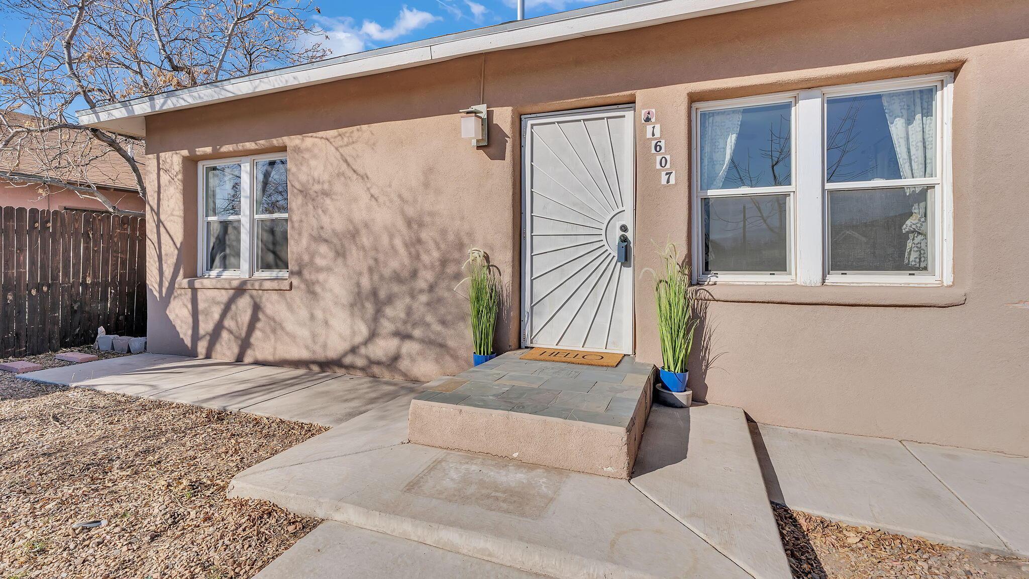 Los Tomases Dr Nw, Albuquerque, NM 87102