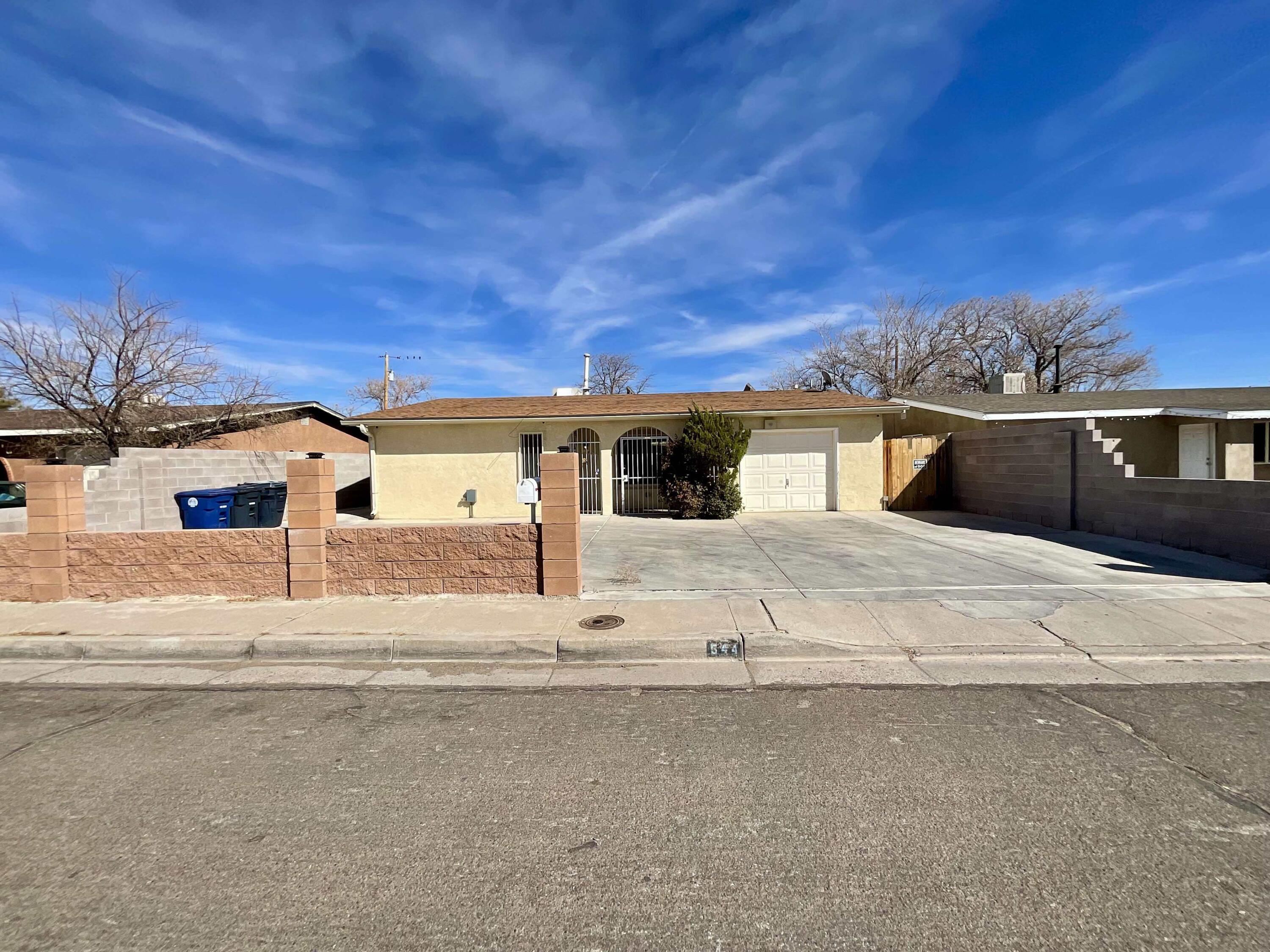 61st St Nw, Albuquerque, NM 87105